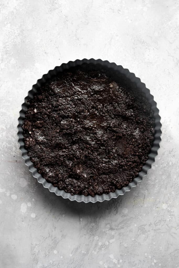 A pie crust made of crushed Oreo cookies.